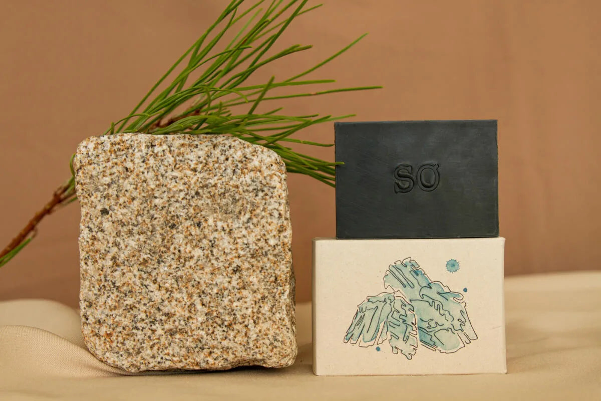 Jabón Natural de Carbón Activado y Pino (100 g)